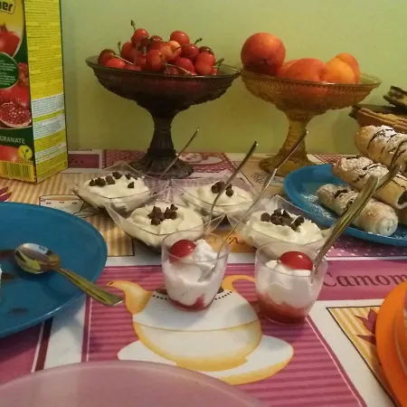 לינה וארוחת בוקר Land & Sea